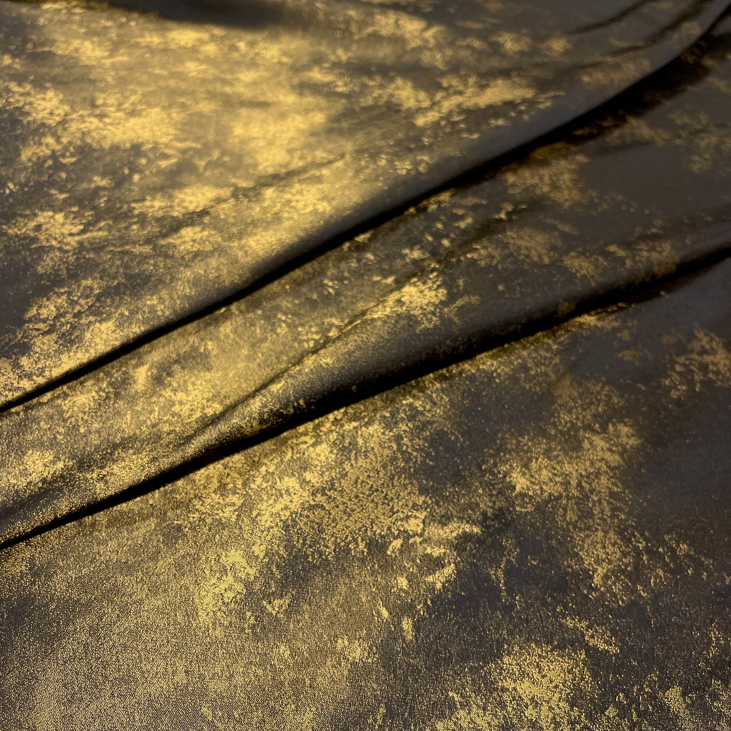 Jacquard Iridescent – Metallic Gold Luxury