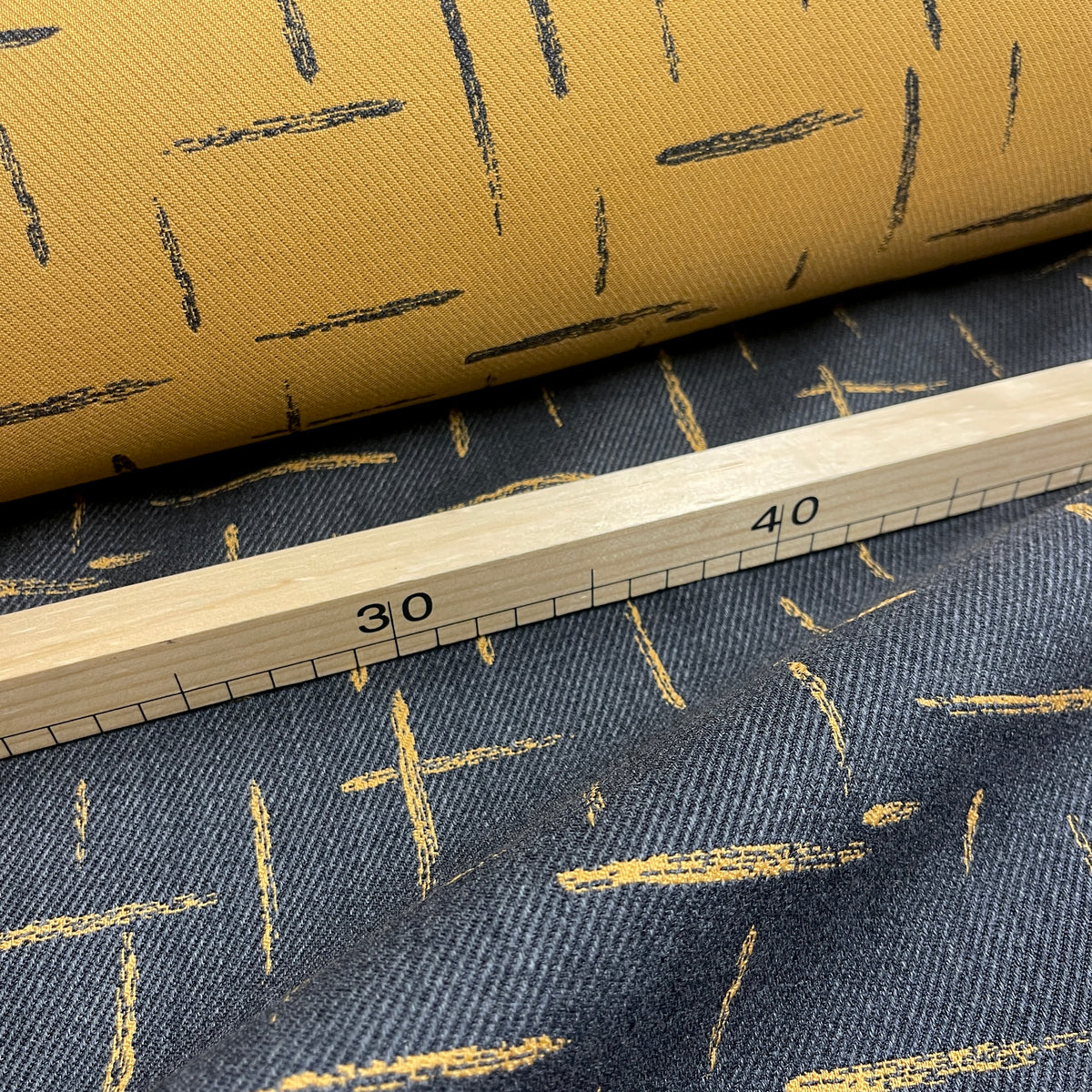 Lana Vergine Jacquard – Antracite e Ocra
