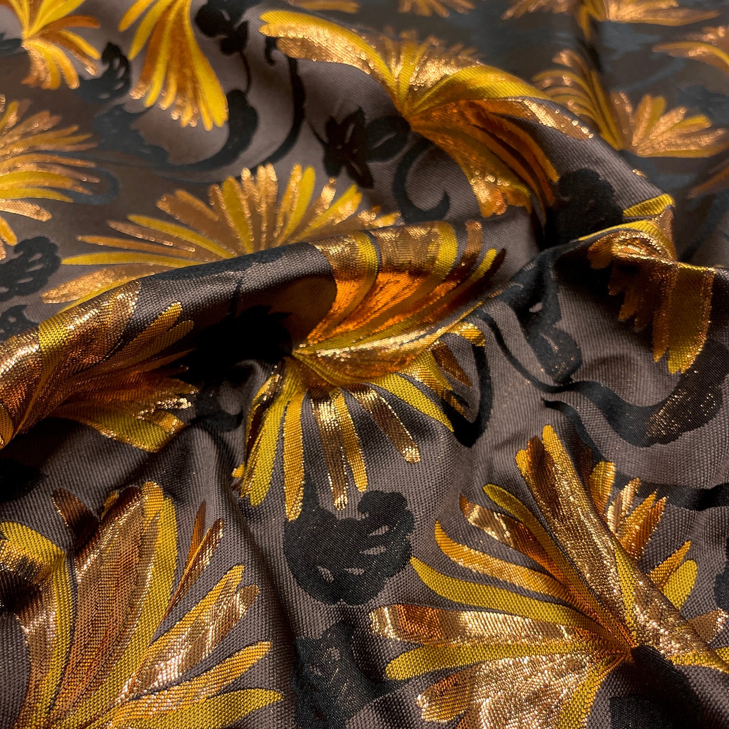Luminous floral jacquard – Laminated brown