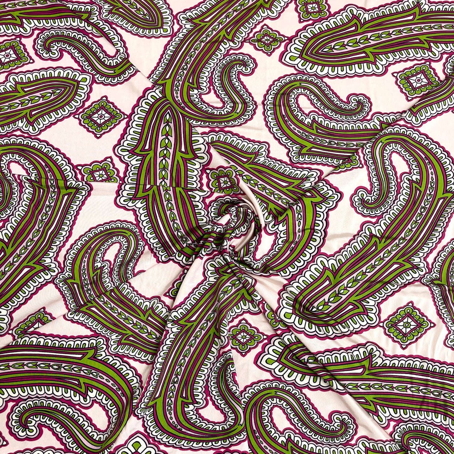 Jersey di Viscosa Fantasia Paisley Rosa e Verde