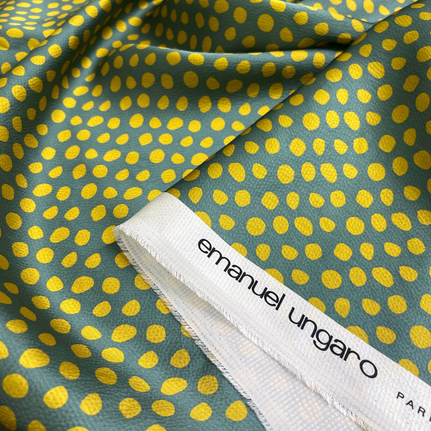 Raso di Seta Ungaro Pois Gialli – 2,50 × 1,40 m