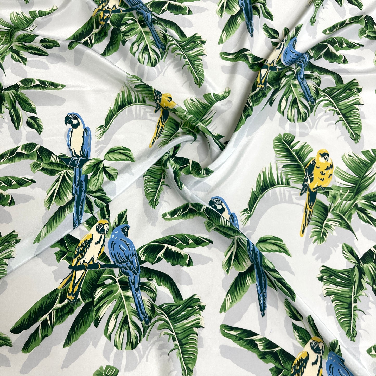 Seta Crepe de Chine Fantasia Tropicale con Pappagalli – 2,30 × 1,40 m