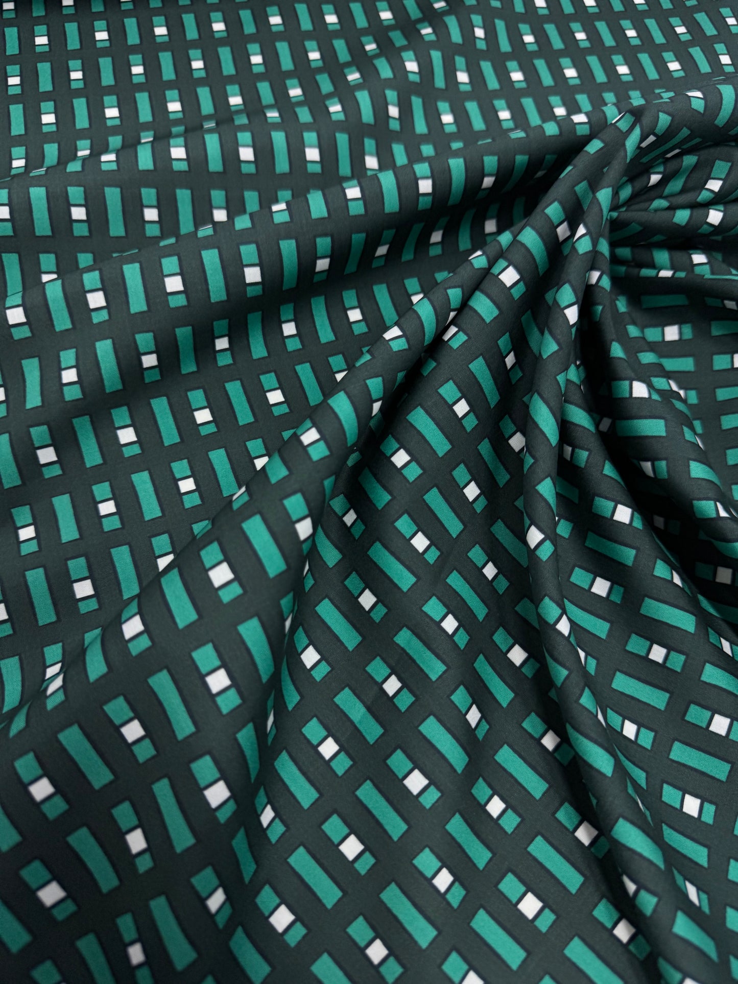 Elegant geometric poplin of cotton