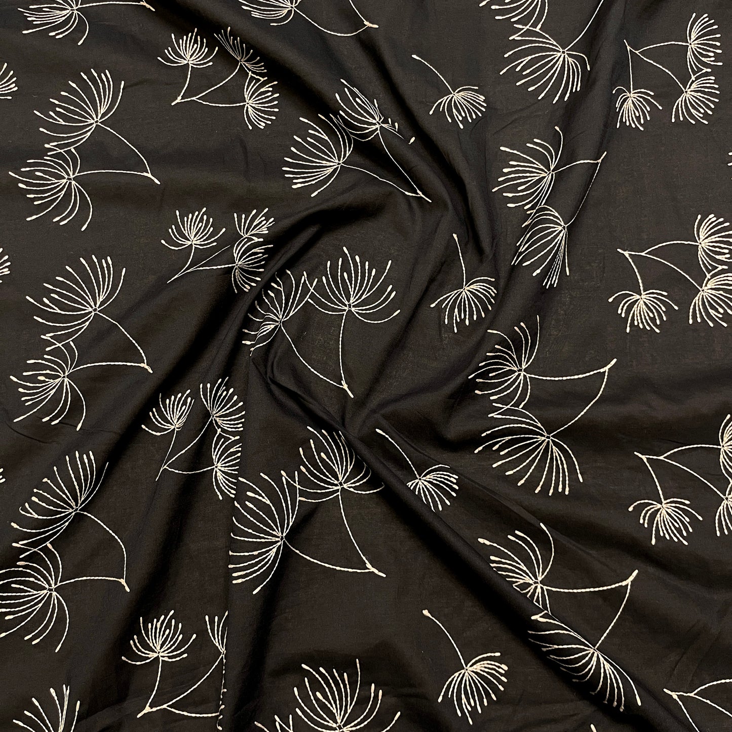 Cotone Ricamato Fiorato Nero e Beige