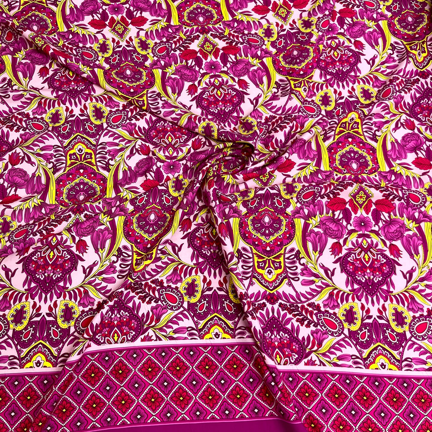 Crepe di Viscosa -  Floreale con Bordo 20 cm Coordinato