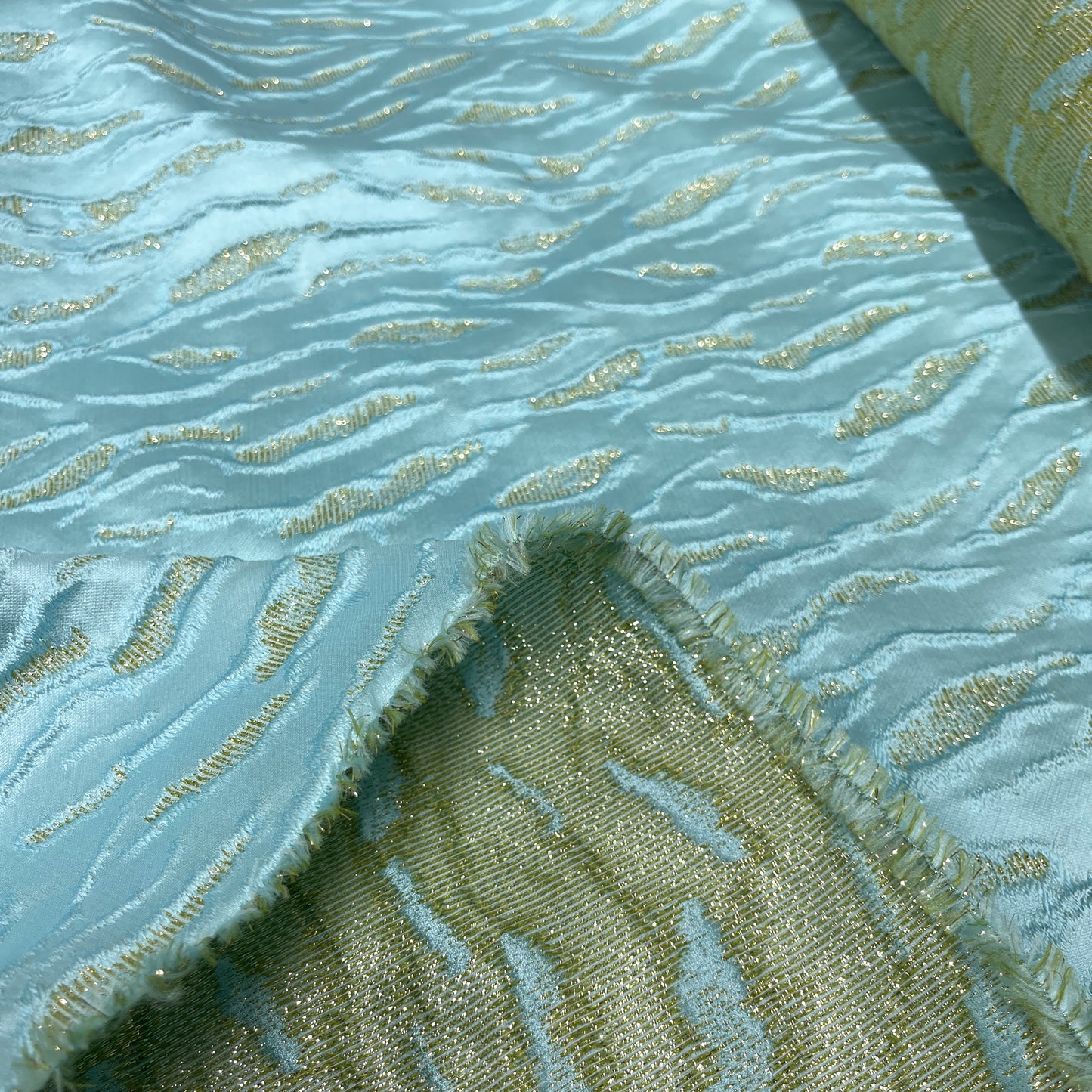 Silk jacquard – Waves Azure Green
