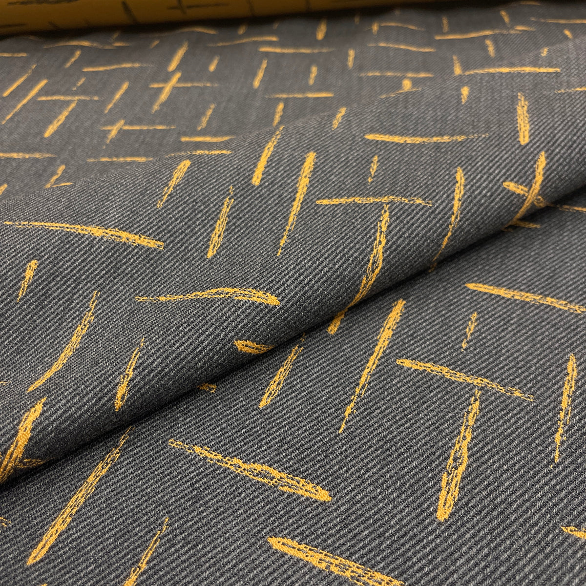 Lana Vergine Jacquard – Antracite e Ocra