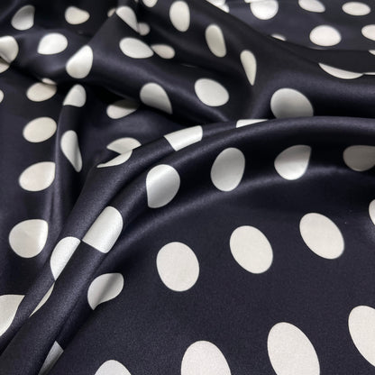 Raso di Seta a Pois Bianco e Nero – 2,40 × 1,40 m