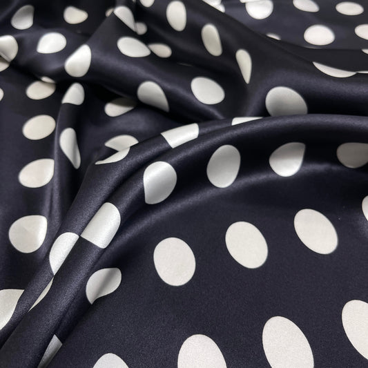 Raso di Seta a Pois Bianco e Nero – 2,40 × 1,40 m