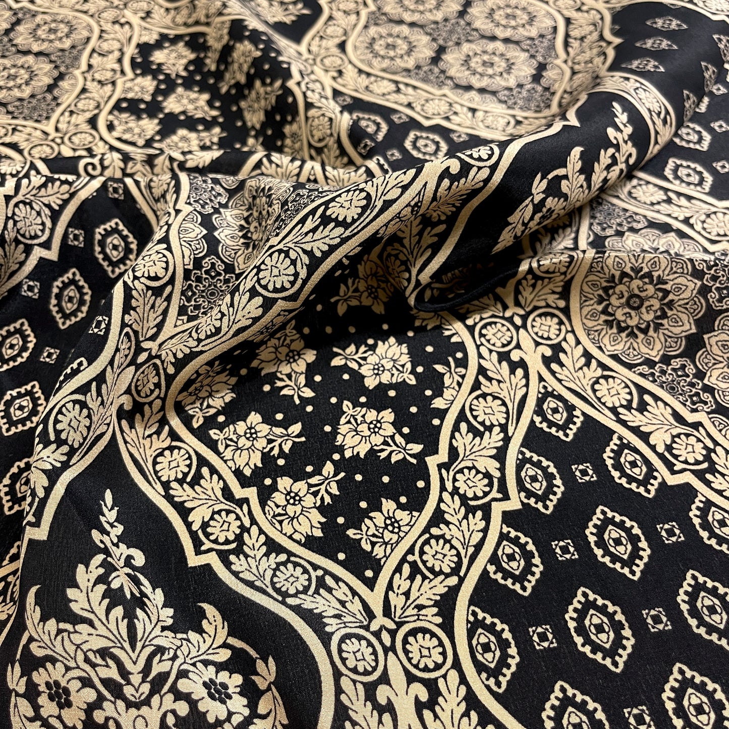 Crepe de Chine di Seta -  Damascata Nero e Beige