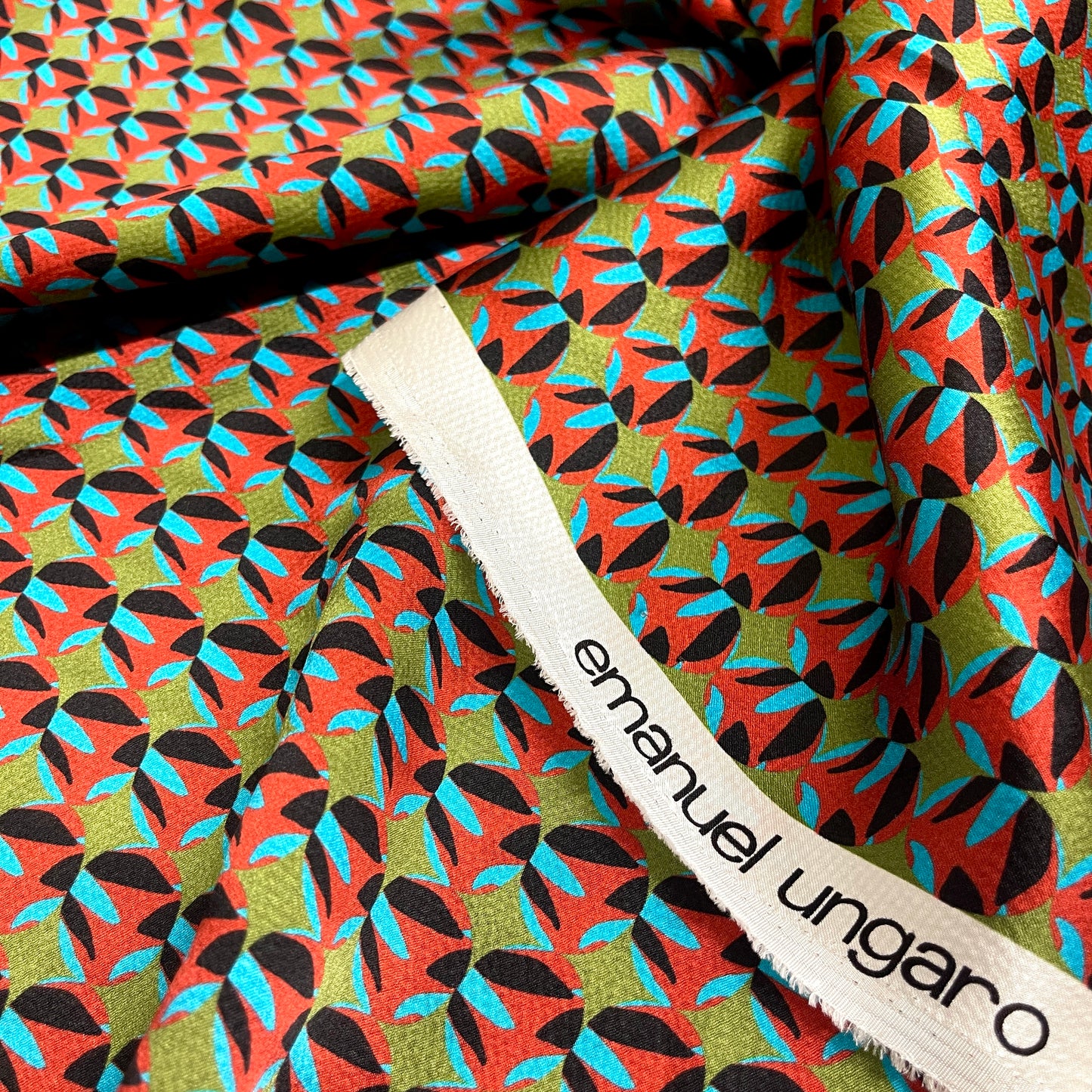 Raso di Seta Ungaro Geometrico – 1,30 × 1,40 m