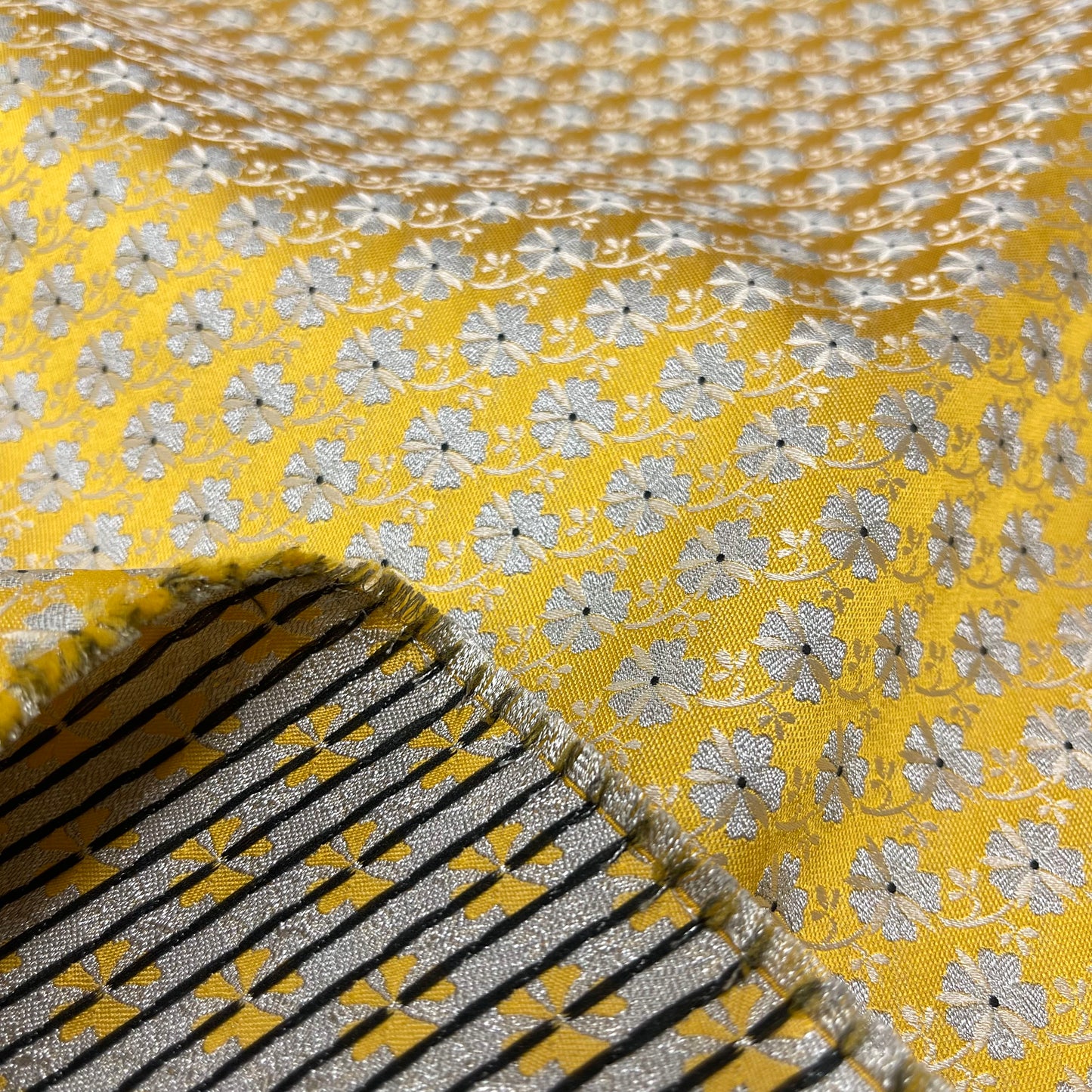 Floral jacquard – yellow with silver pattern