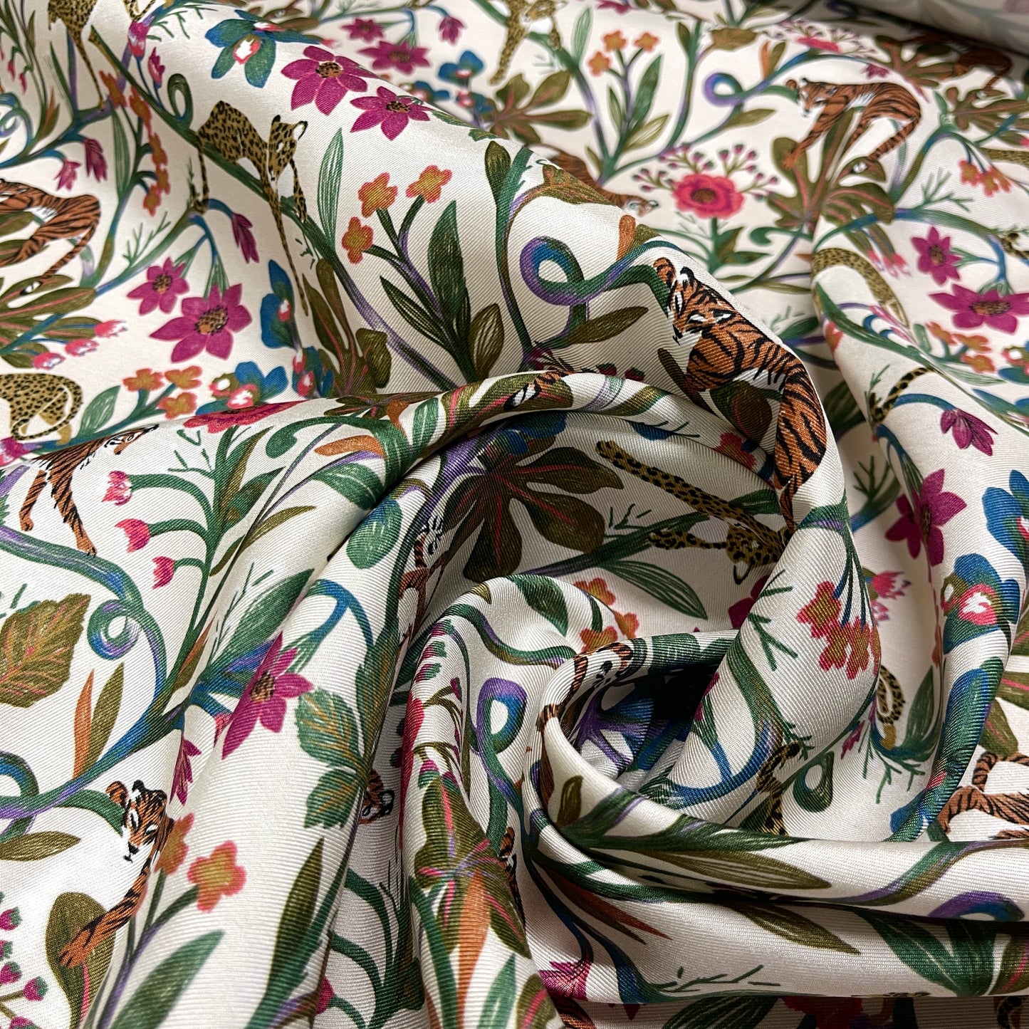 Viscose Cady - Blooming Jungle Twill
