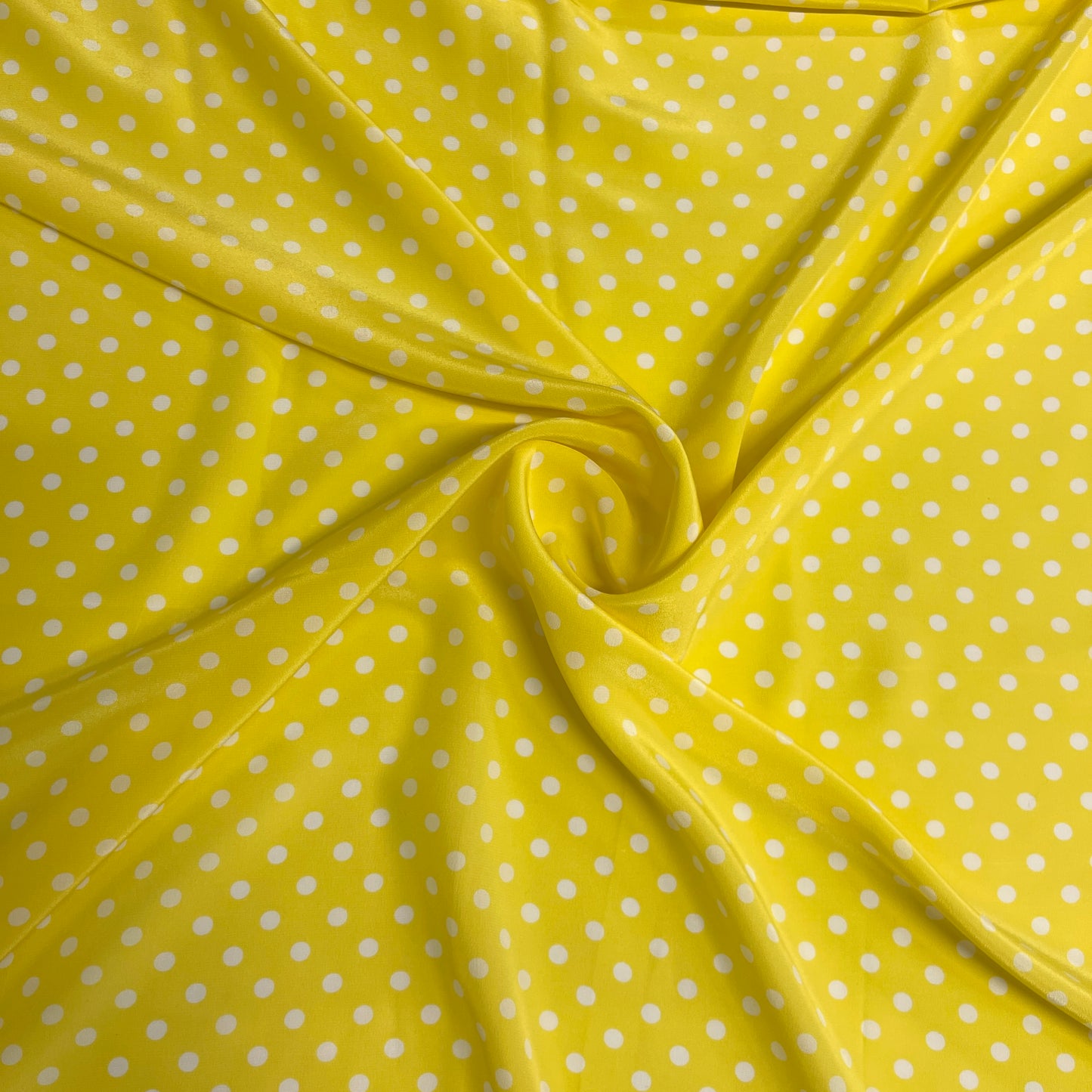 Seta Crepe a Pois Giallo – 2,90 × 1,40 m
