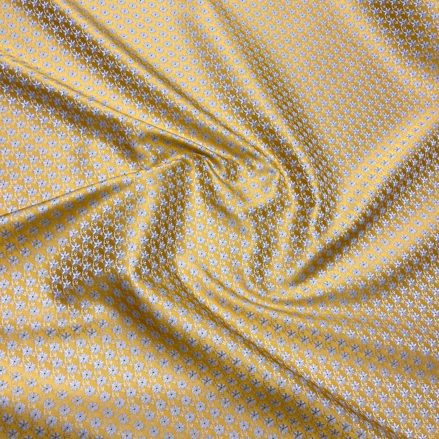 Floral jacquard – yellow with silver pattern