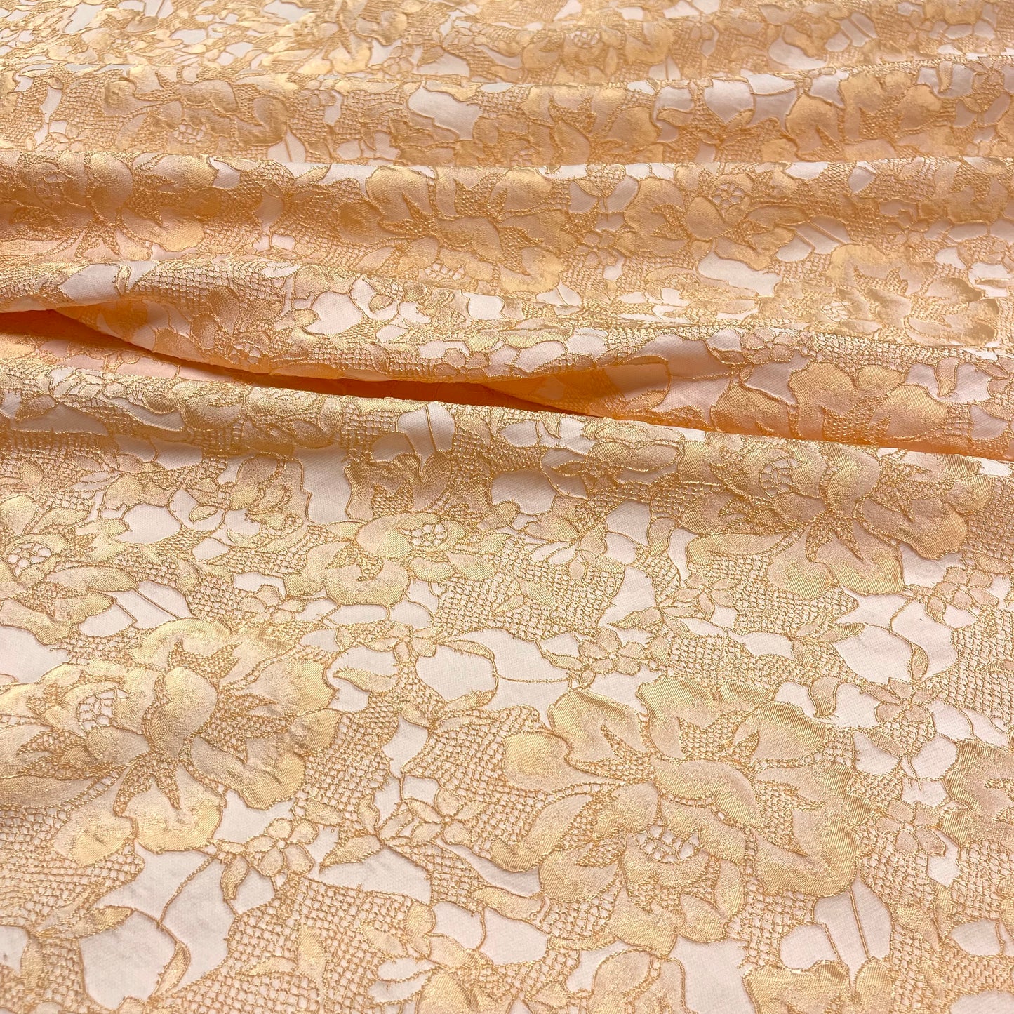 Lace-effect floral jacquard – Peach tone