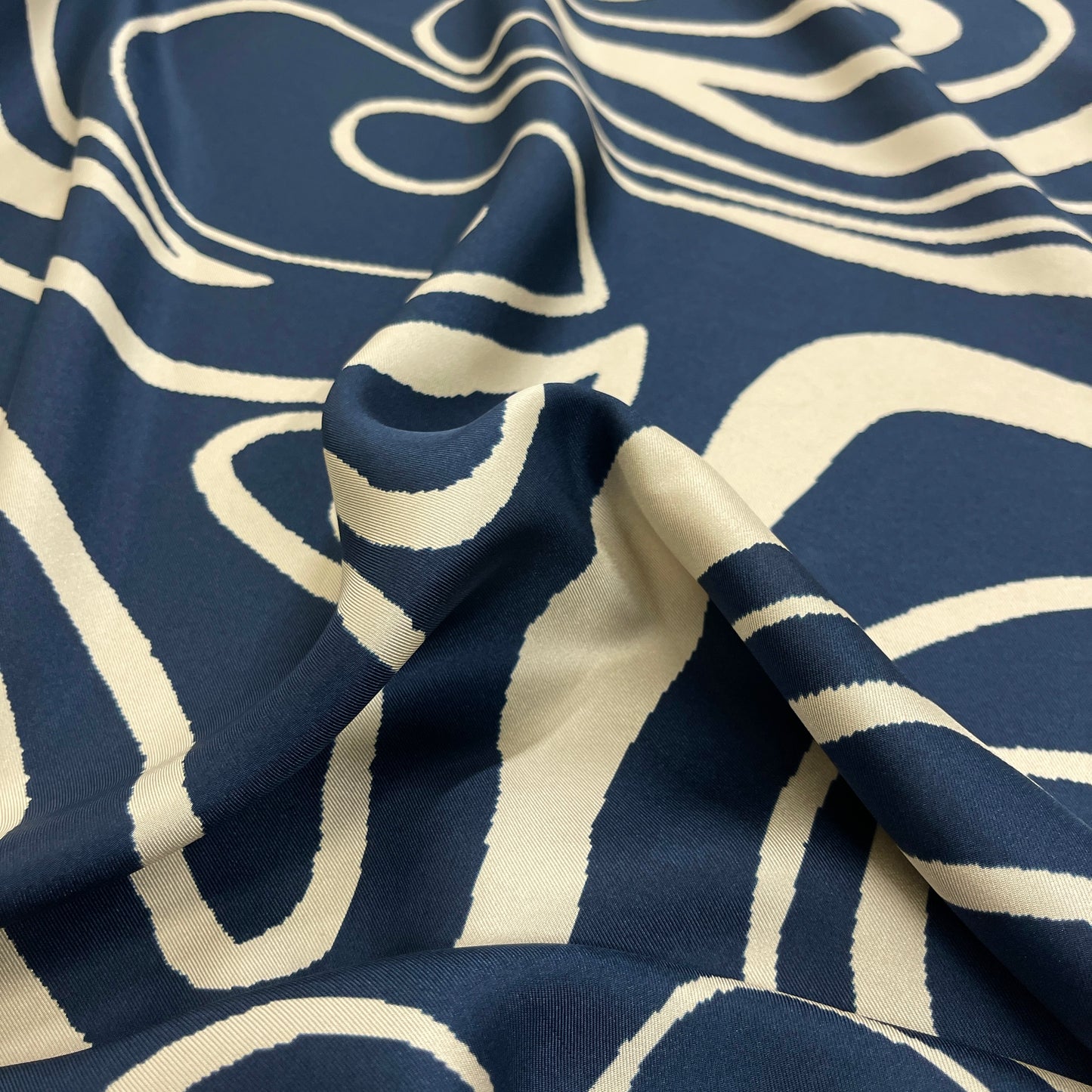 Twill di Seta - Fantasia Astratta Blu e Avorio