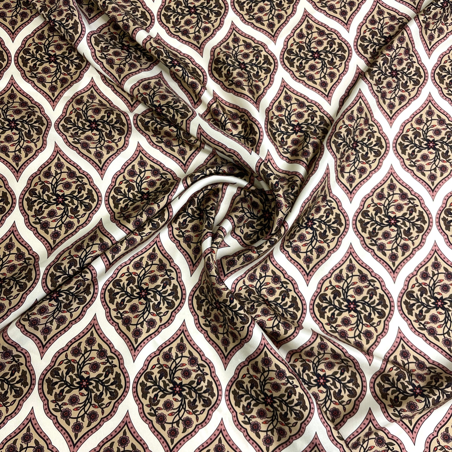 Paisley Silk Twill – 2.70 × 1.40 m