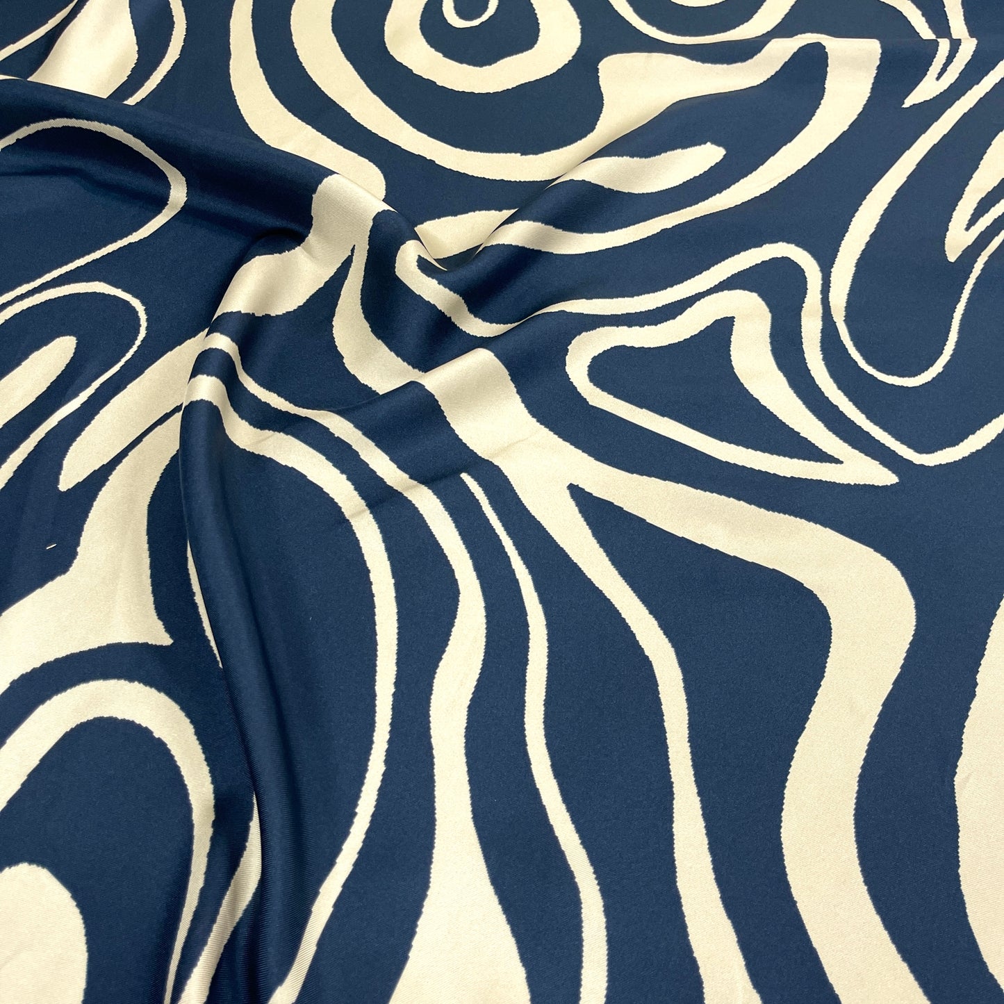Twill di Seta - Fantasia Astratta Blu e Avorio