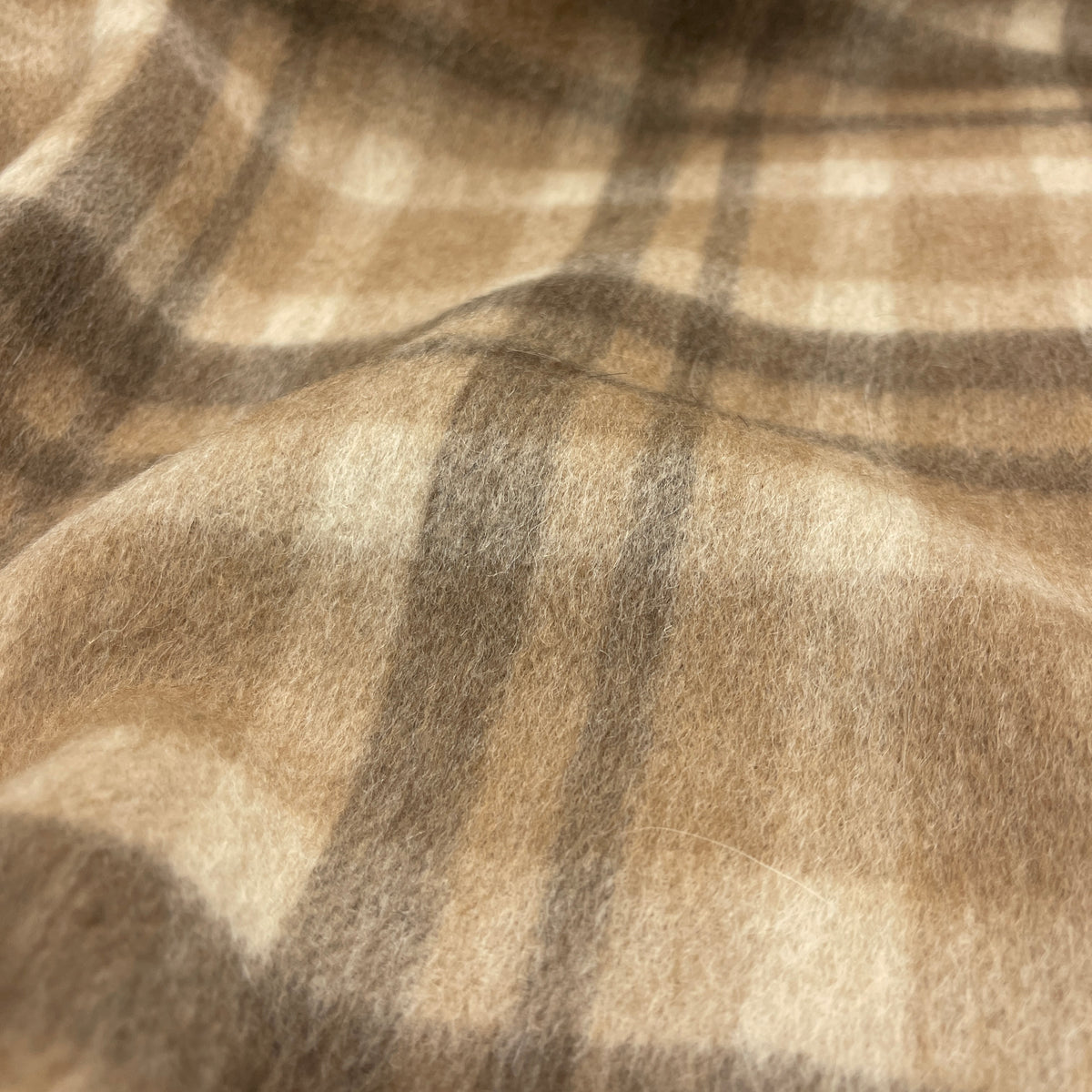Baby Lama – Pelo Corto Check Beige