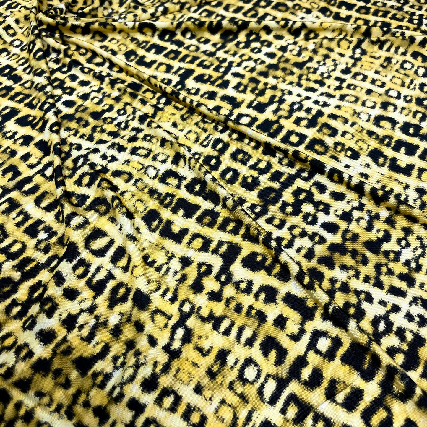 Jersey di Viscosa Fantasia Animalier Astratta