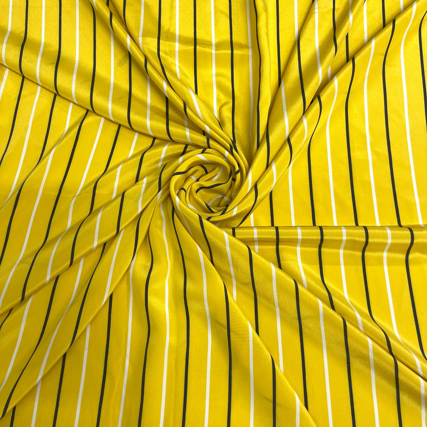 Seta Crepe de Chine a Righe Giallo Sole – 1,60 × 1,40 m