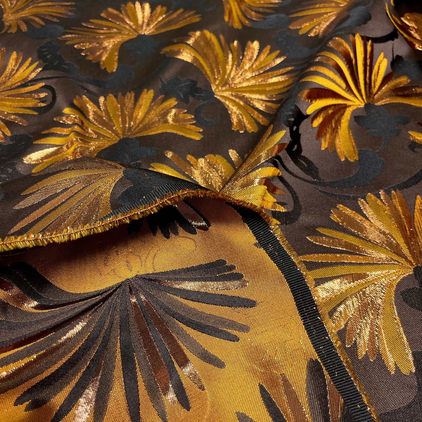 Luminous floral jacquard – Laminated brown