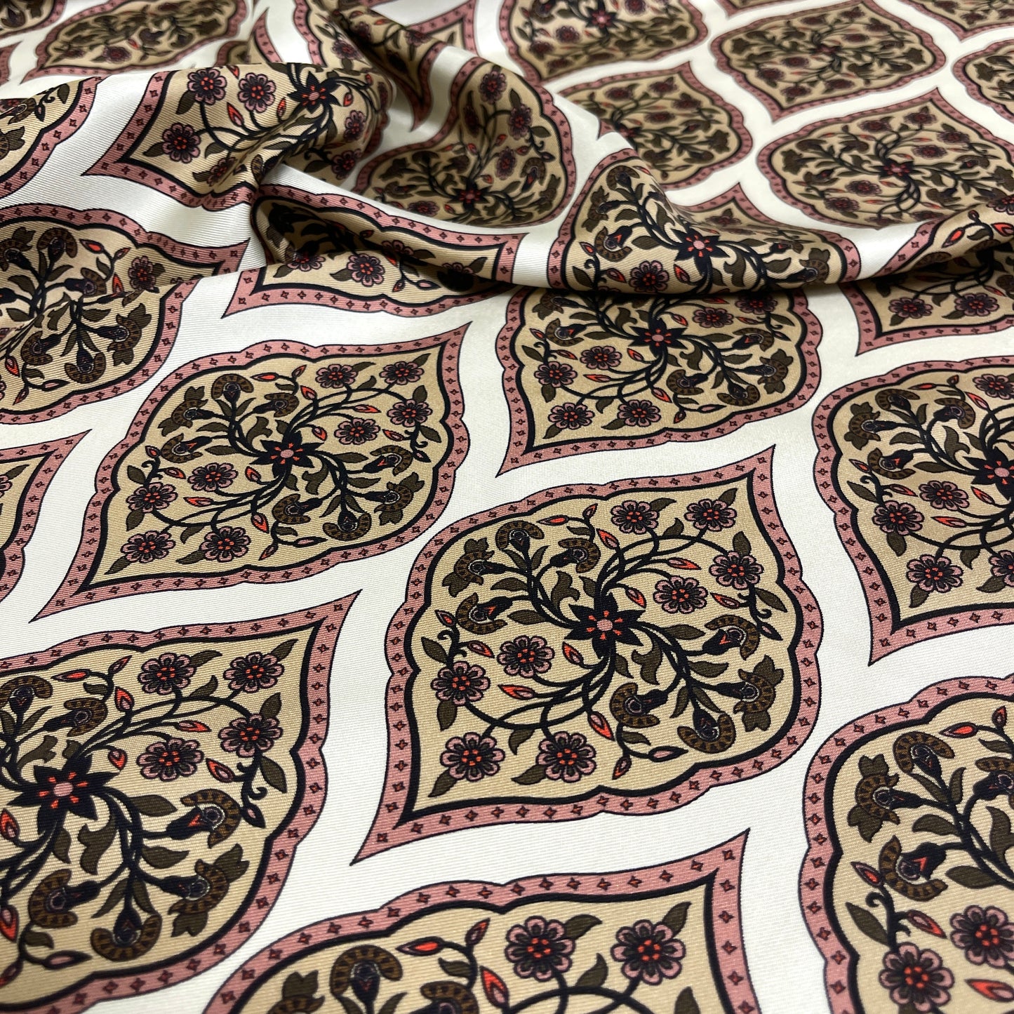 Paisley Silk Twill – 2.70 × 1.40 m