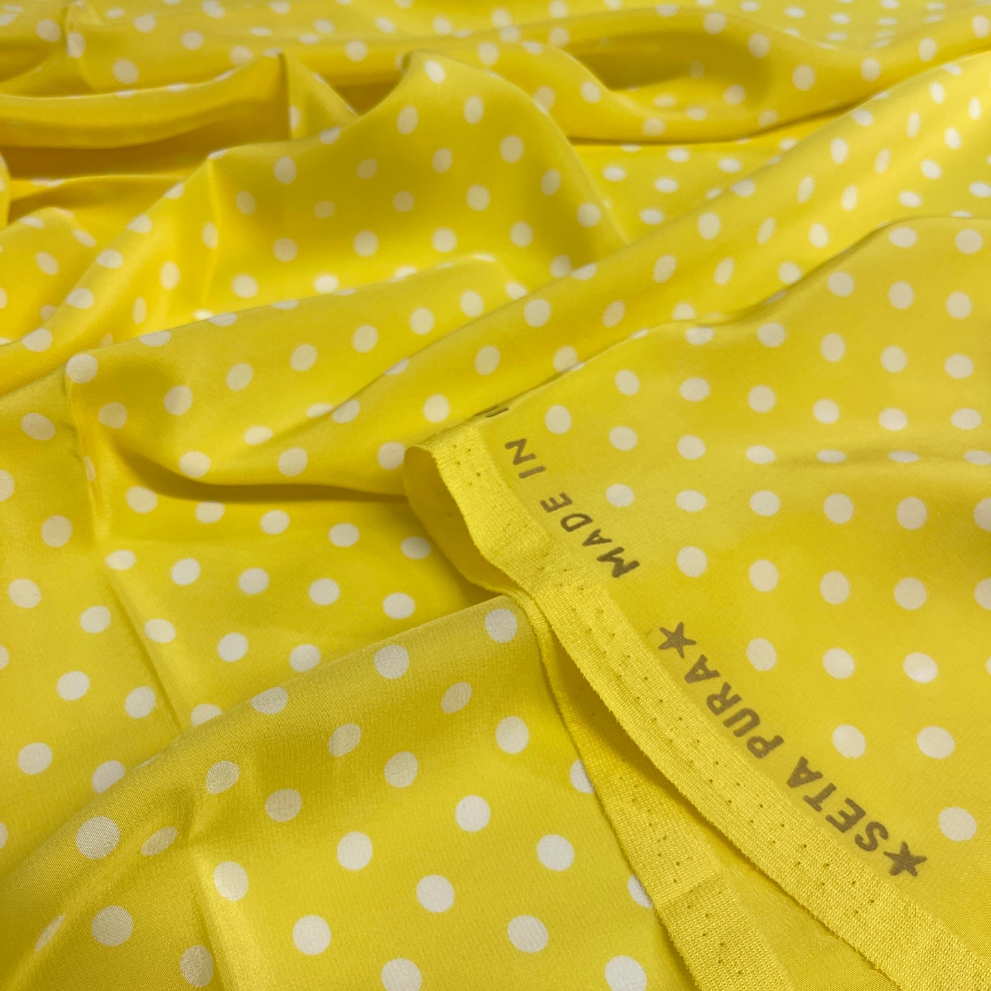 Seta Crepe a Pois Giallo – 2,90 × 1,40 m