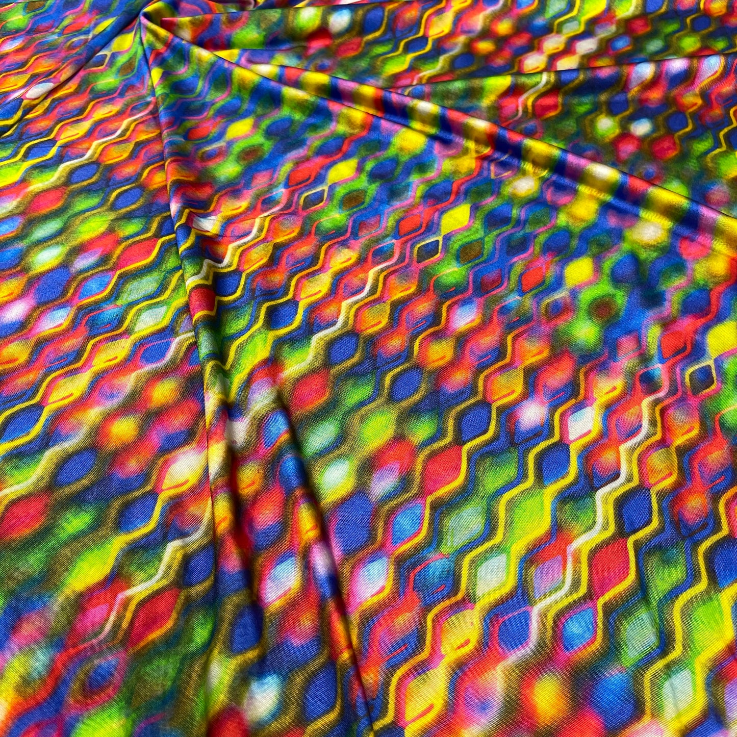 Jersey di Viscosa Fantasia Geometrica Multicolor