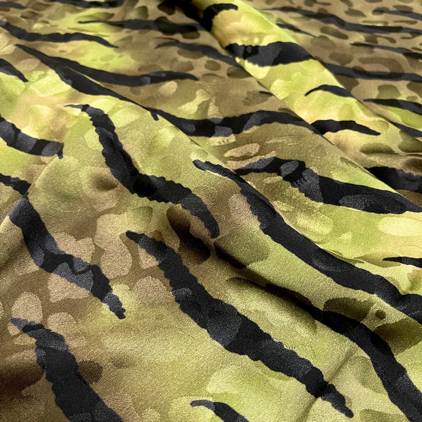 Seta Jacquard Animalier Verde Oliva – 1,30 × 1,40 m