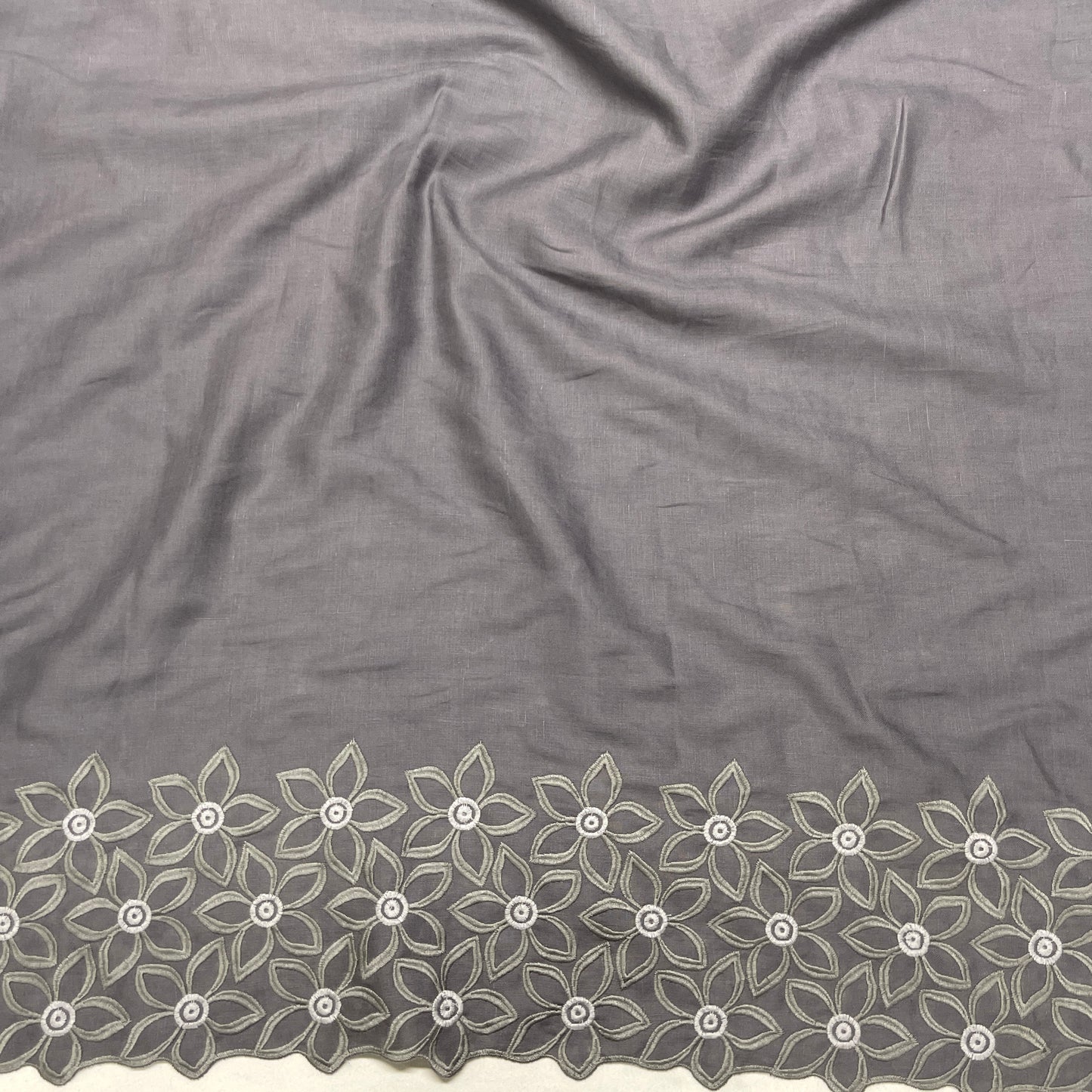 Lino con Bordo Ricamato Floreale