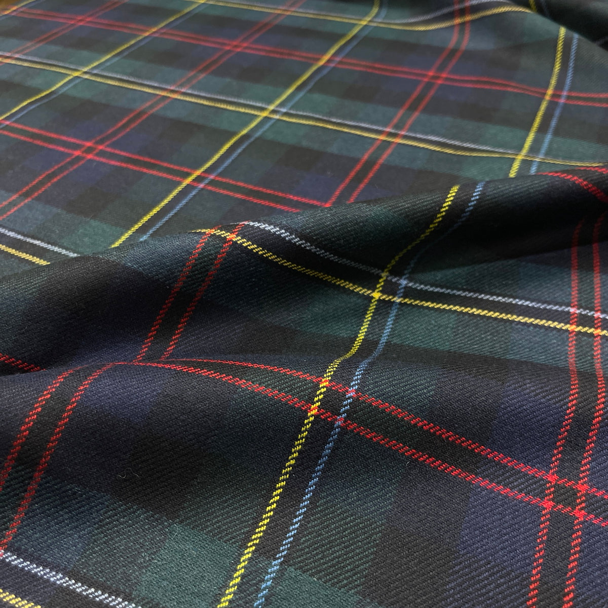 Misto lana tartan verde e blu con righe rosse gialle e azzurre