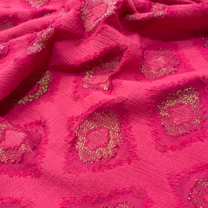 Dettaglio jacquard con lavorazione in rilievo