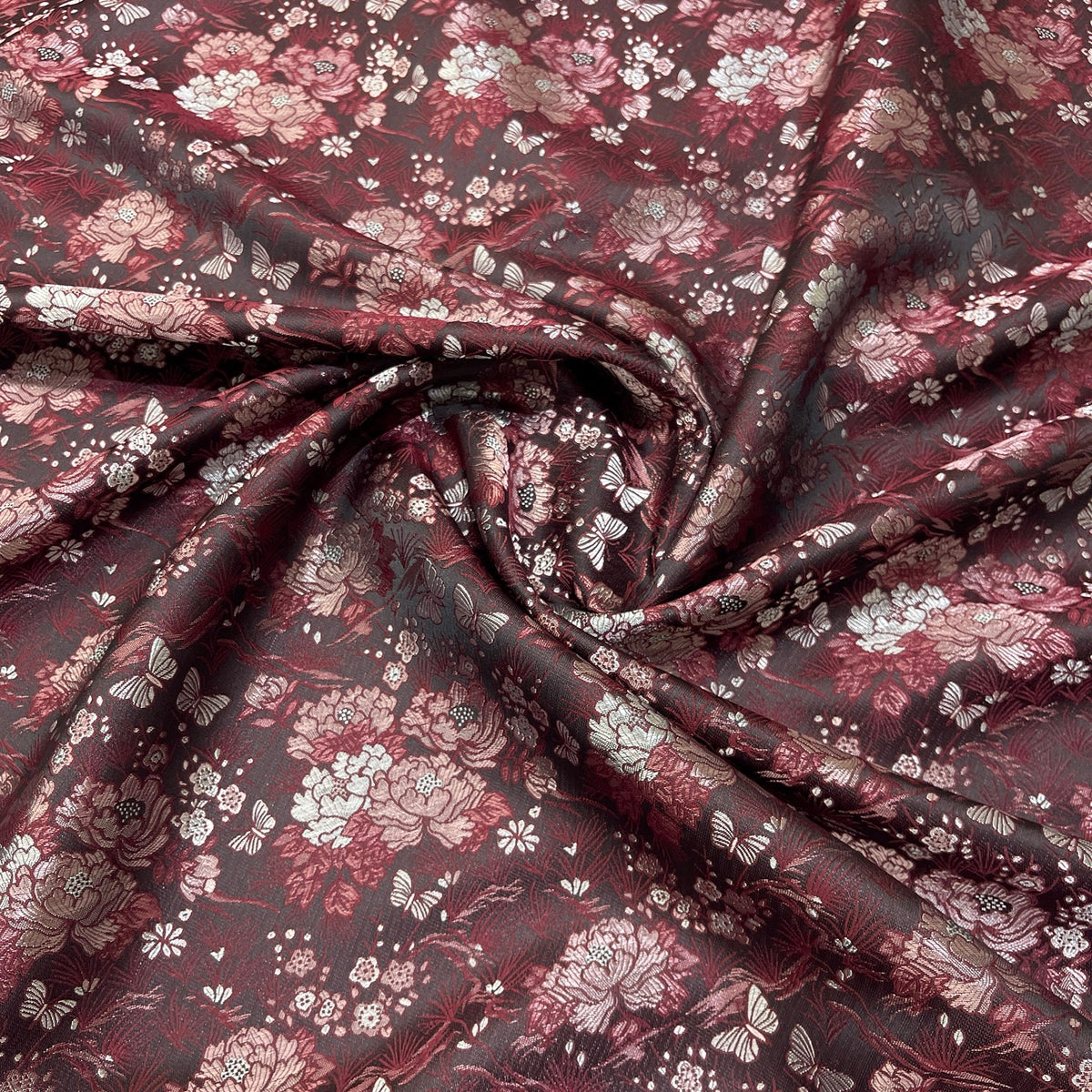 Jacquard floreale con farfalle in poliestere