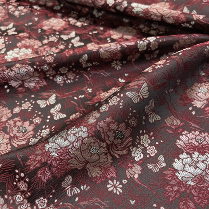 Dettaglio jacquard floreale con farfalle