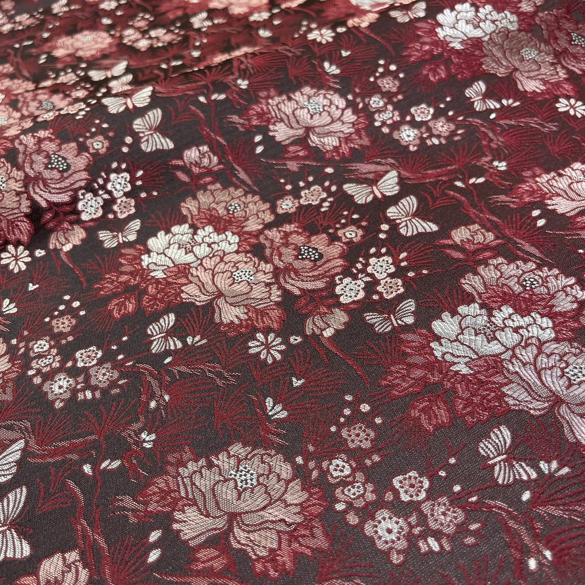 Fantasia floreale jacquard in poliestere
