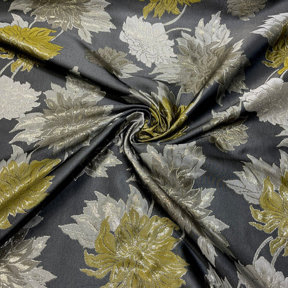 Jacquard floreale su fondo grigio con fiori avorio, tortora e verde oliva