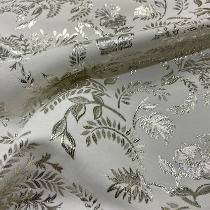 Dettaglio jacquard floreale metallizzato argento