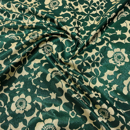 Jacquard floreale verde e oro su fondo chiaro