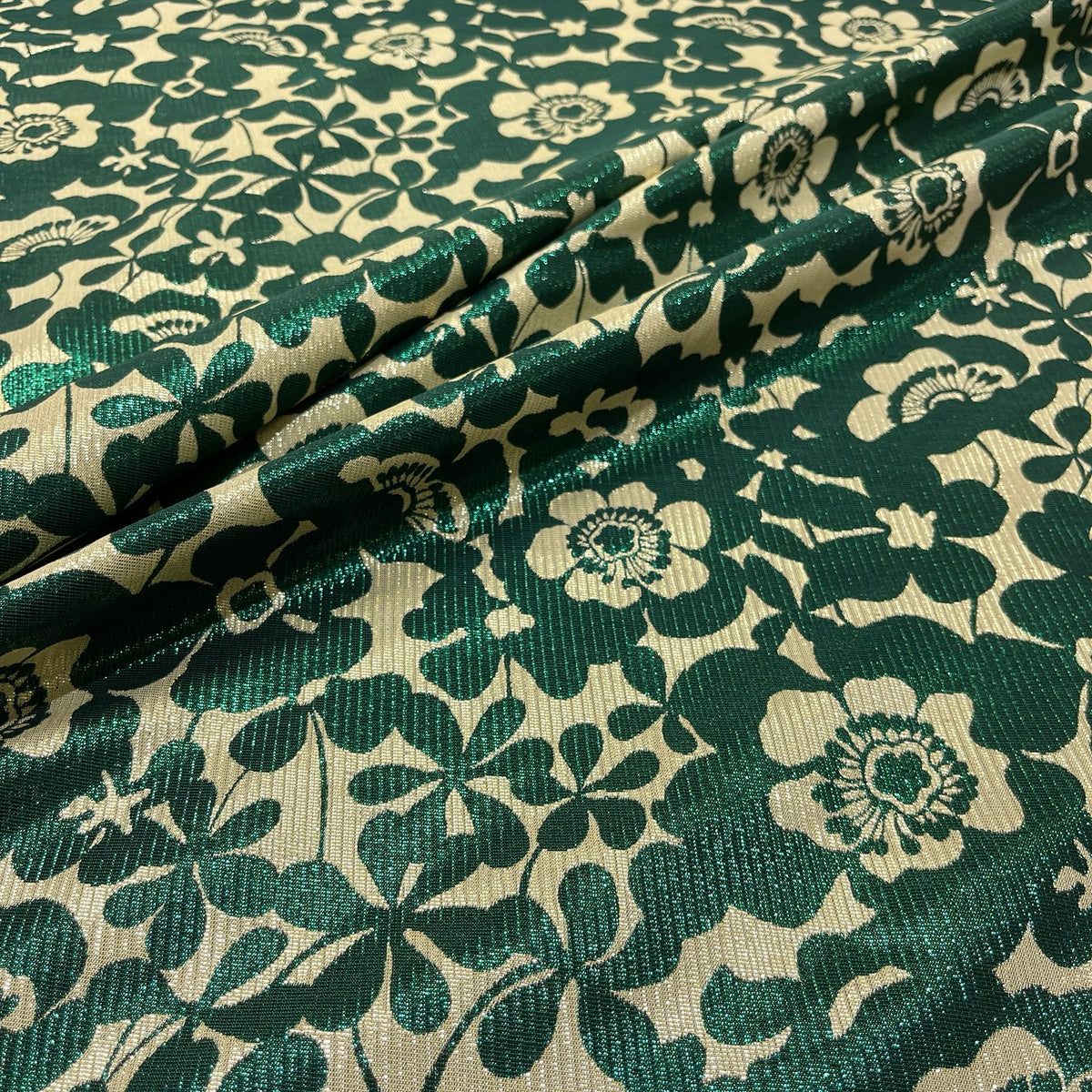 Dettaglio jacquard floreale verde e oro