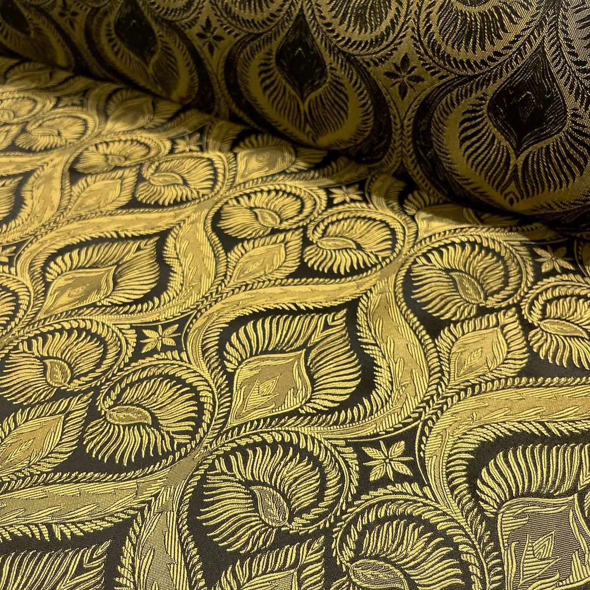 Dettaglio fantasia jacquard oro e nero