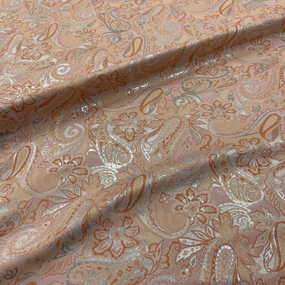 Vista d'insieme del disegno paisley floreale del jacquard in poliestere
