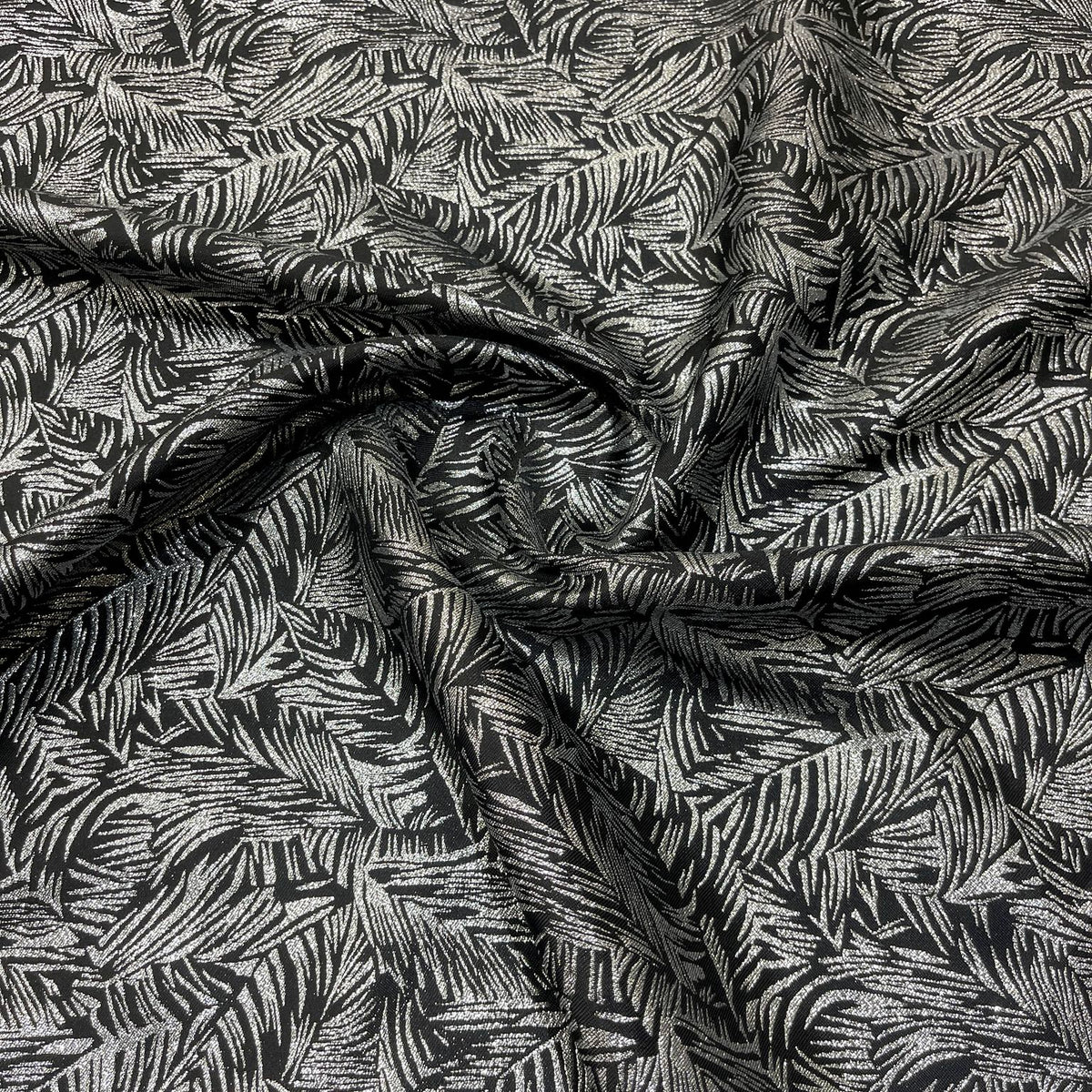 Jacquard in poliestere a foglie nero e argento, tessuto drappeggiato