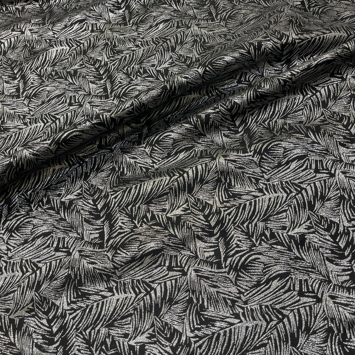 Veduta della fantasia a foglie del jacquard in poliestere nero e argento