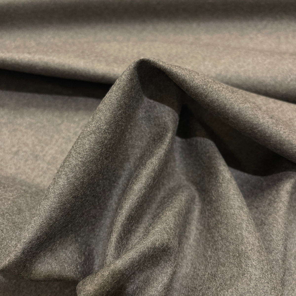 Flanella di lana grigio mélange, morbida e fluida, Made in Italy