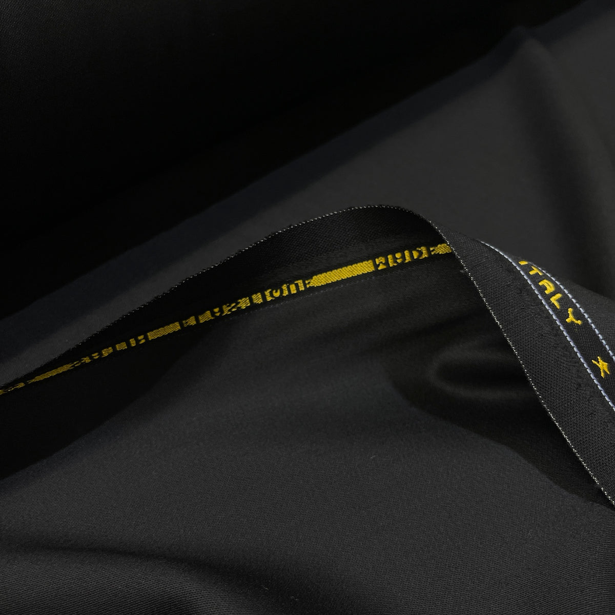 Lana vergine stretch Made in Italy - dettaglio cimossa