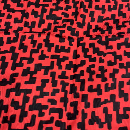 Seta Jacquard Geometrica Rosso e Nero – 1,40 × 1,40 m