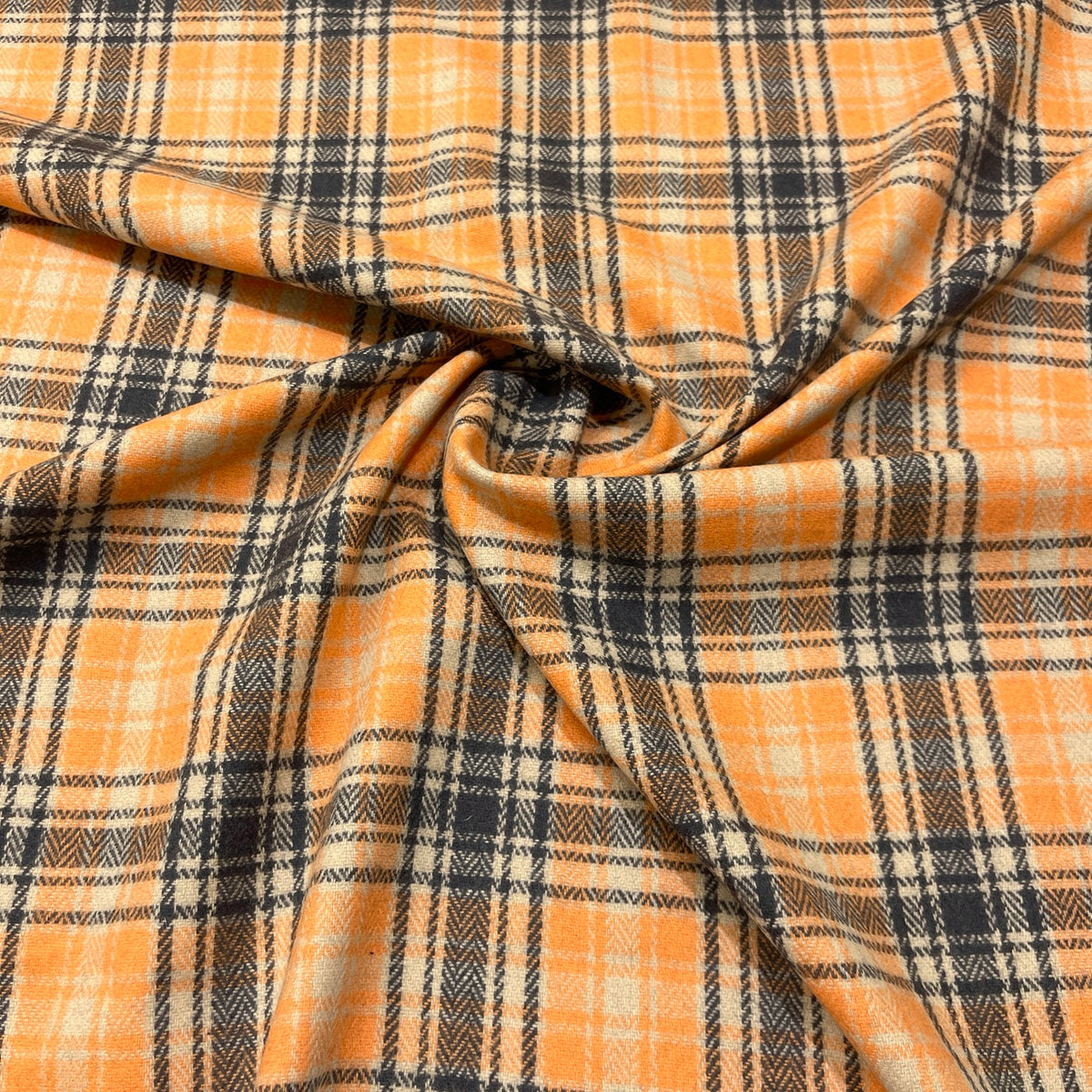 Caduta fluida della pura lana tartan