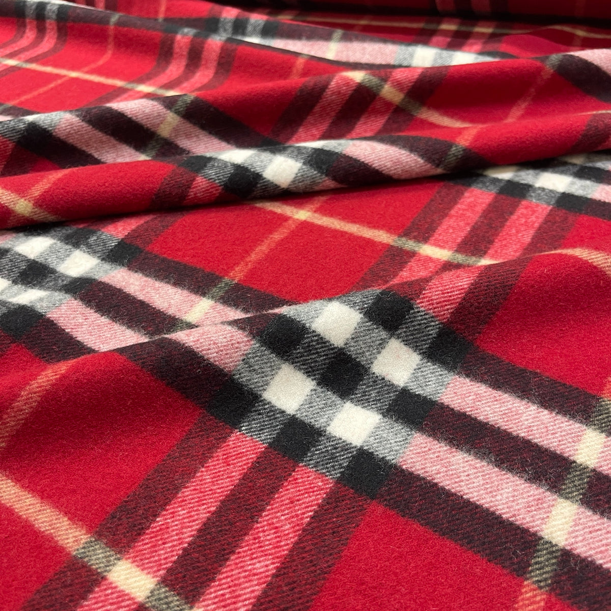 Dettaglio della superficie garzata della pura lana tartan